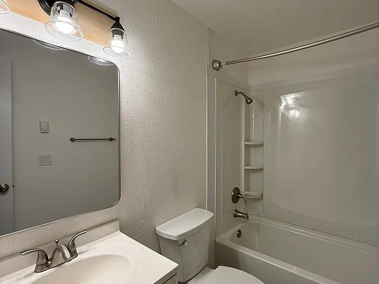 925 Avenue G — Photo 15