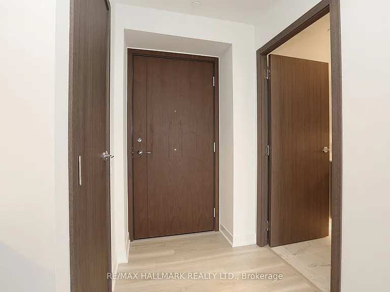 17 Bathurst St #4007 — Photo 3