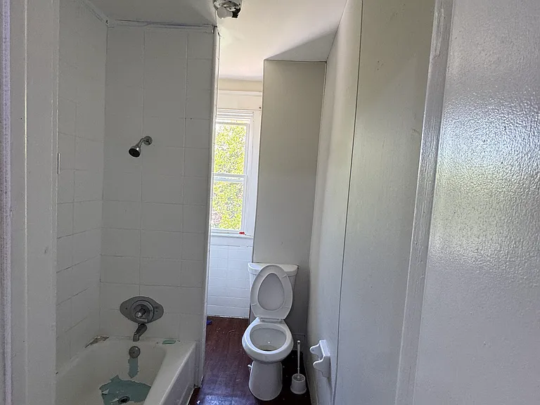 410 Commonwealth Ave — Photo 8
