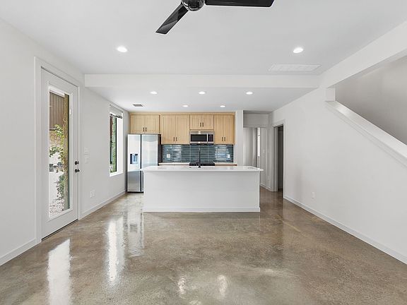 5th image of 411 W San Antonio St #301