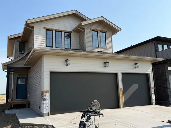 307 S Blackwolf Blvd N, Lethbridge, AB T1H 7J5