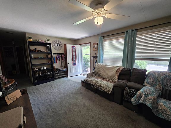 5th image of 309 2nd St NE
