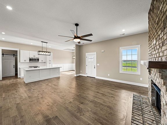 4th image of 248 Lakeside Meadows Cir