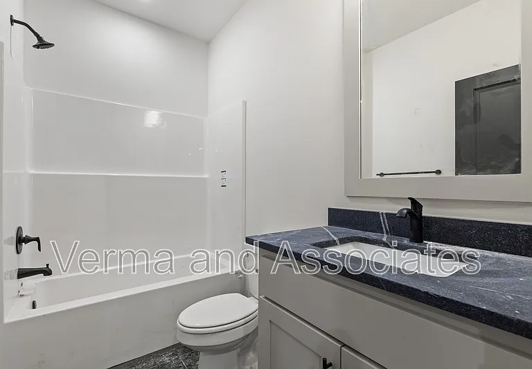 1121 Whistler St — Photo 7