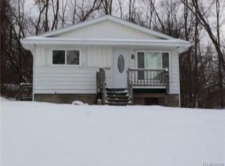 4114 Larchmoor Dr, Brighton, MI