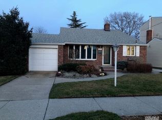159-25 82nd St, Howard Beach, NY 11414