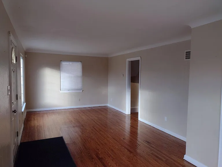 4453 Lee Heights Blvd — Photo 4
