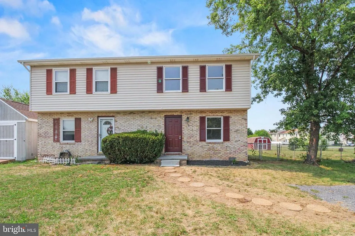 2 bed, 1.0 bath, 990 sqft, $1,650 — Photo 1