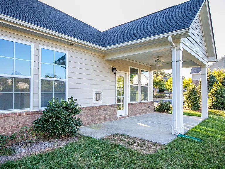 5818 Glenmore Garden Dr — Photo 32