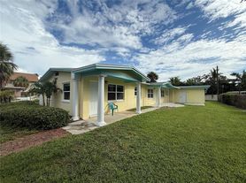7057 Sunset Dr S, South Pasadena, FL