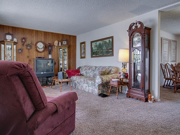 5th image of 7913 Candlewood Ave