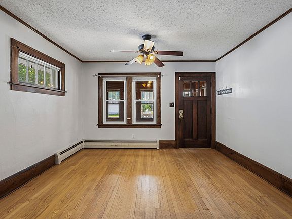3rd image of 1006 Earl St