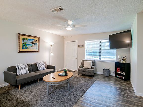 3rd image of 9871 Cove Ave