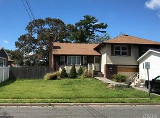 1342 Meadowbrook Rd, Merrick, NY 11566