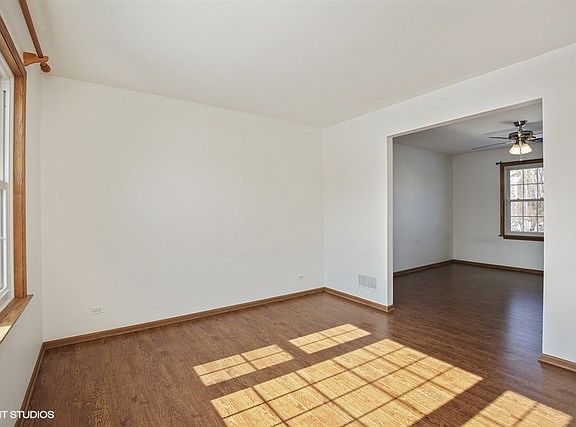4th image of 122 Bedford Ave