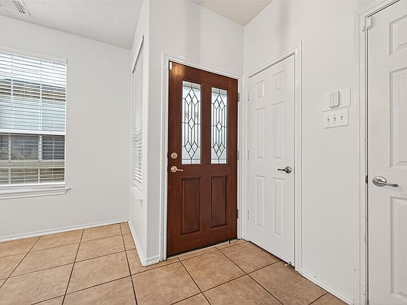 3rd image of 31 Wickerdale Pl