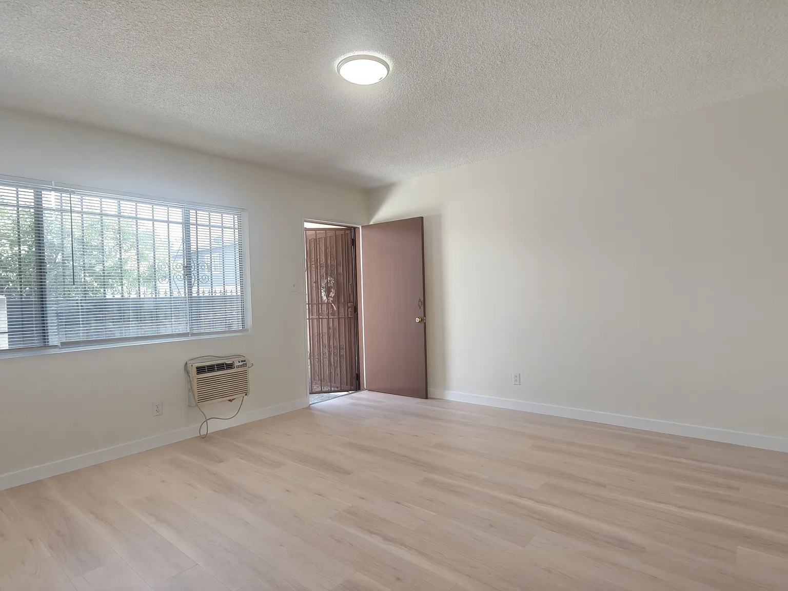 1 bed, 650 sqft, $1,750 — Photo 3