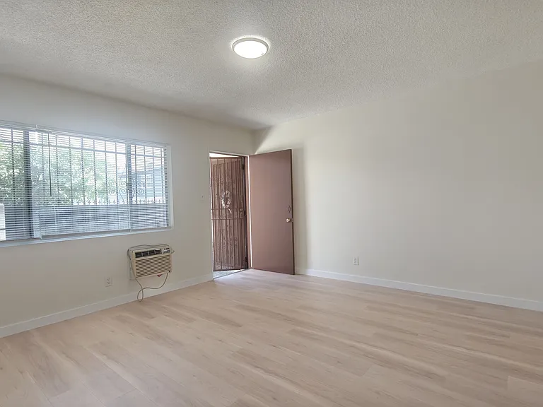 1629 S 5th St #B — Photo 3