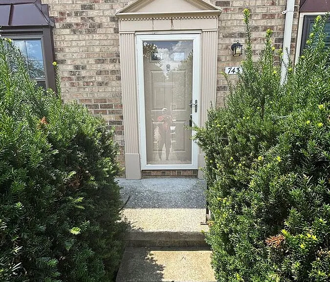 743 Wilton Farm Dr — Photo 2