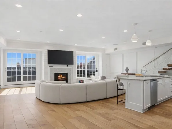 374-398 Bunker Hill St #307, Charlestown, MA 02129