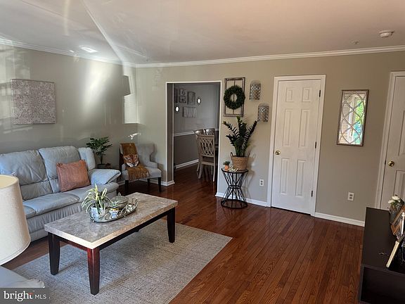 3rd image of 1003 Woodview Ct