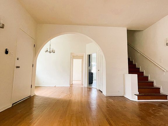 2nd image of 3338 1/2 Stocker St #3338-1/2
