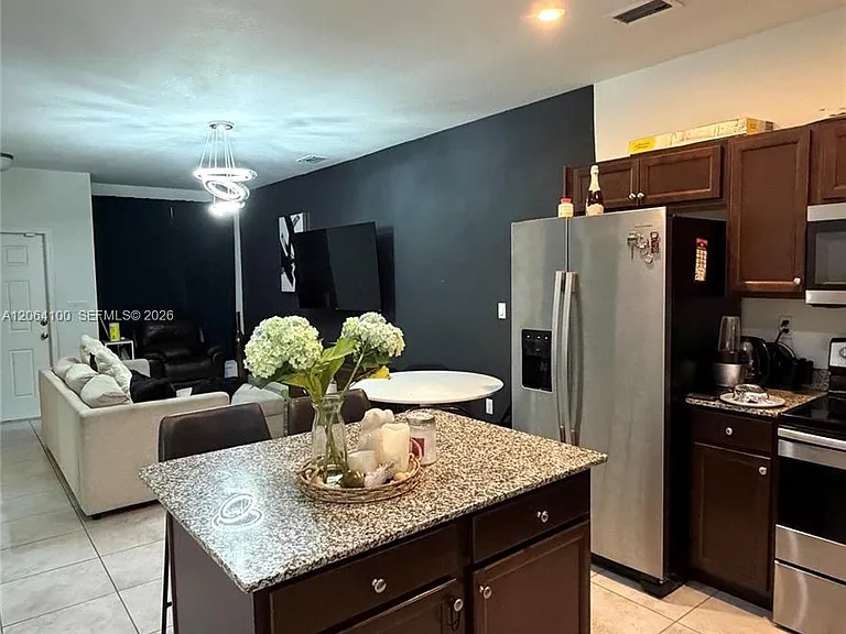 5360 SW 13th Ct — Photo 4