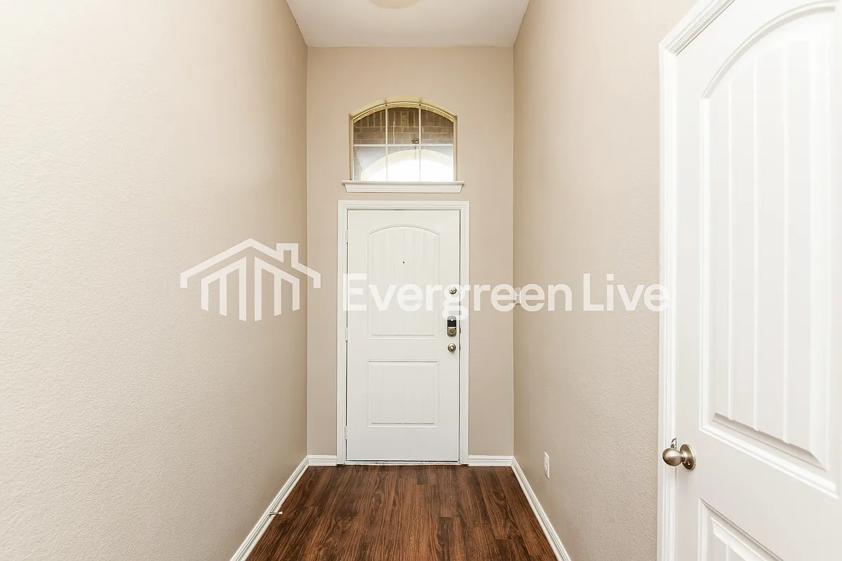 Building Photo - 805 Hutchins Dr