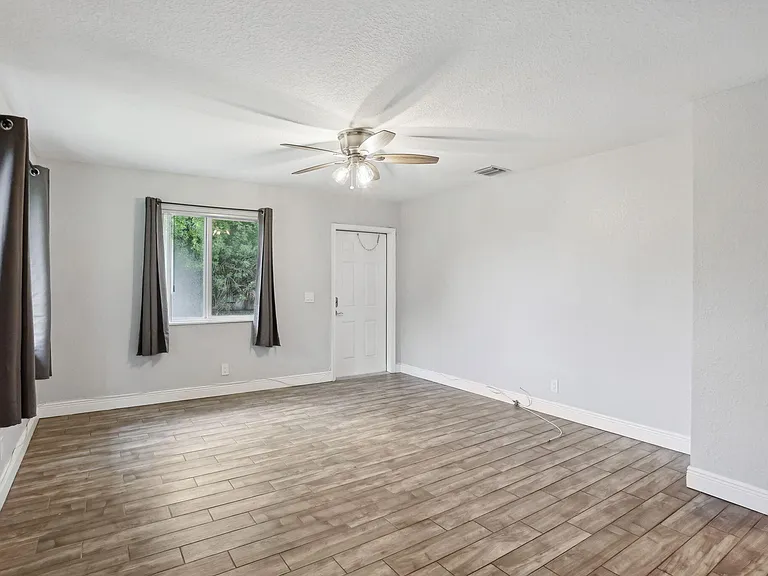 2227 NE 3rd Ave #2 — Photo 11