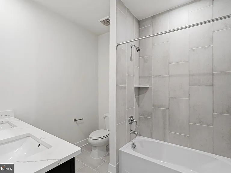 42200 Shining Star Sq — Photo 19