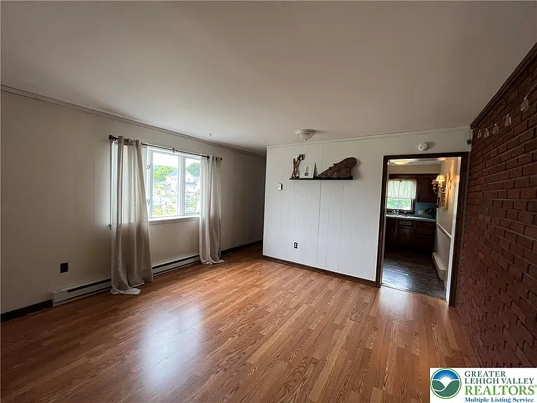 571 3rd Ave #A — Photo 3