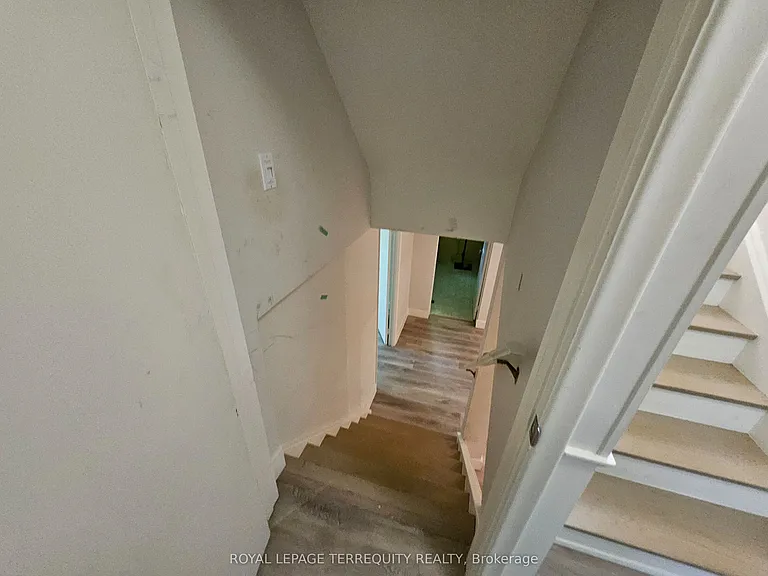 2067 Obeck Cres — Photo 26
