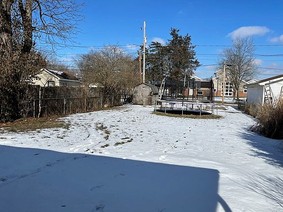 5th image of 543 Cedar St