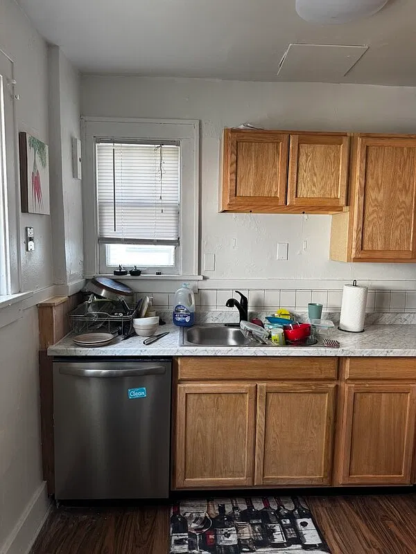 6 bed, 2.0 bath, 1706 sqft, $6,790 — Photo 3