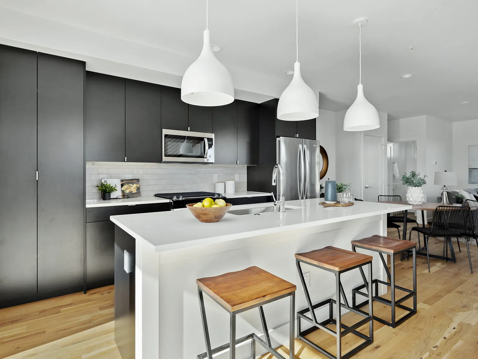 2 bed, 1387 sqft, $3,200 — Photo 2