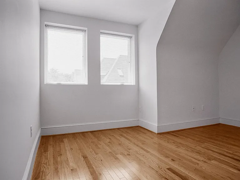 400 Denniston St #31 — Photo 4