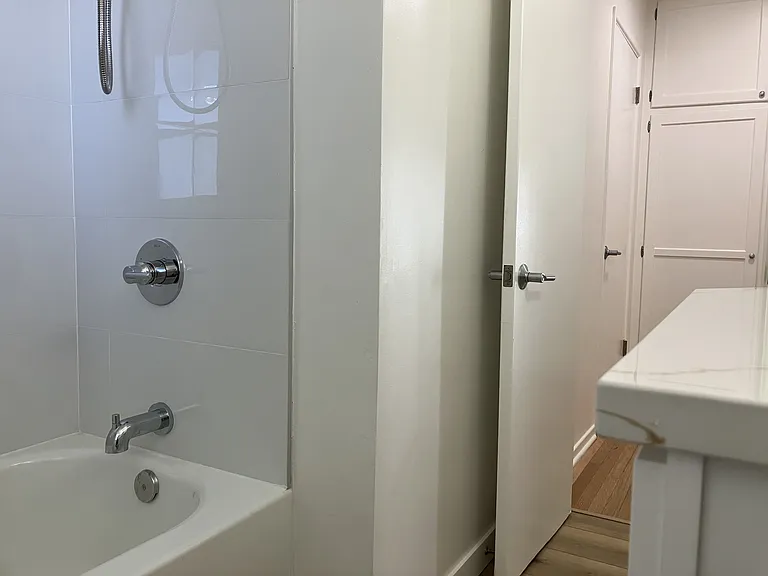 MLK Blvd Apartments — Photo 10