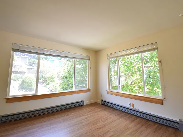 Living room, southeast corner