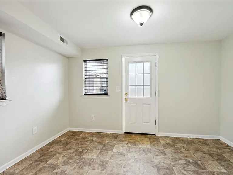 113 S Worthington St — Photo 8