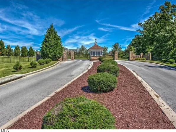 245 Oak View Cir, Bristol, TN 37620