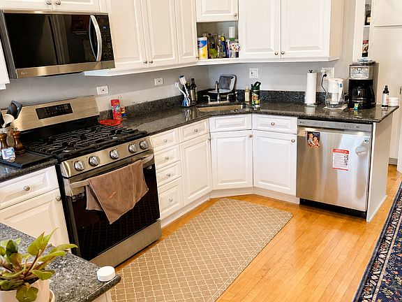 4th image of 1425 W School St #2