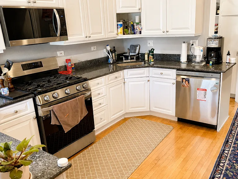 1425 W School St #2 — Photo 4