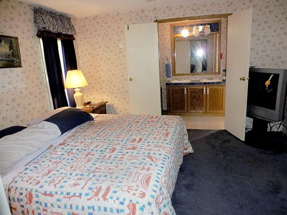 4th image of 294 Balley Castle Dr