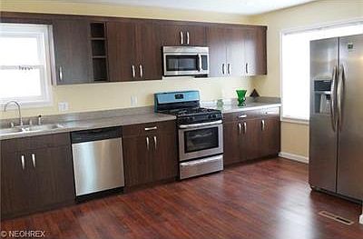 4th image of 4518 Lincoln Ave