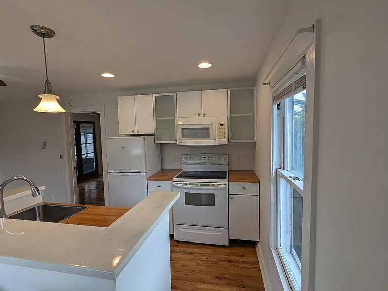 127 S Peninsula Dr #4 — Photo 5