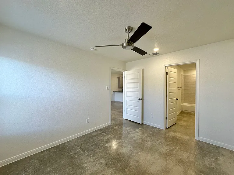 905 Cherry Laurel Ln — Photo 24