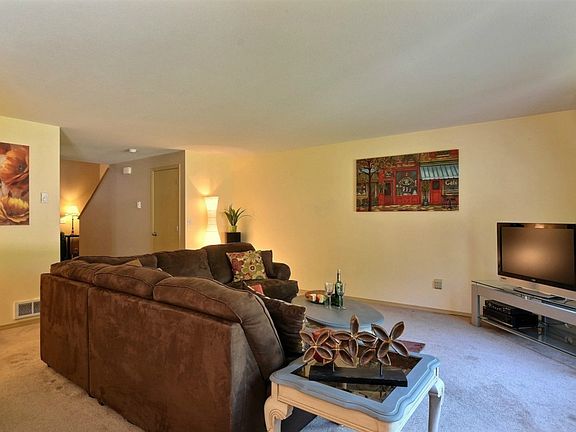 5th image of 367 10th Ave N