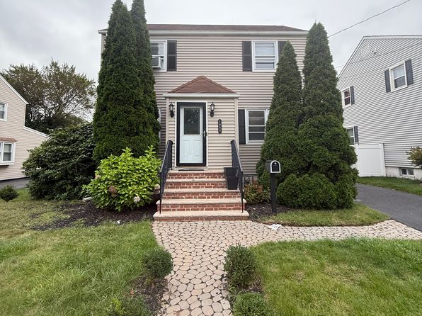 1055 Kensington Ter