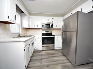 305 Granada Dr, Warrenton, MO 63383