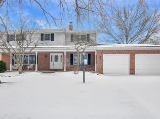 953 Pawnee Dr, Crown Point, IN 46307